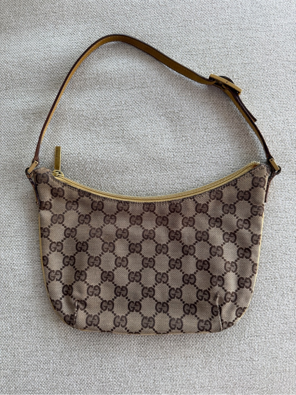 Authentic Gucci Canvas Brown Monogram Shoulder Bag - Picture 2 of 14